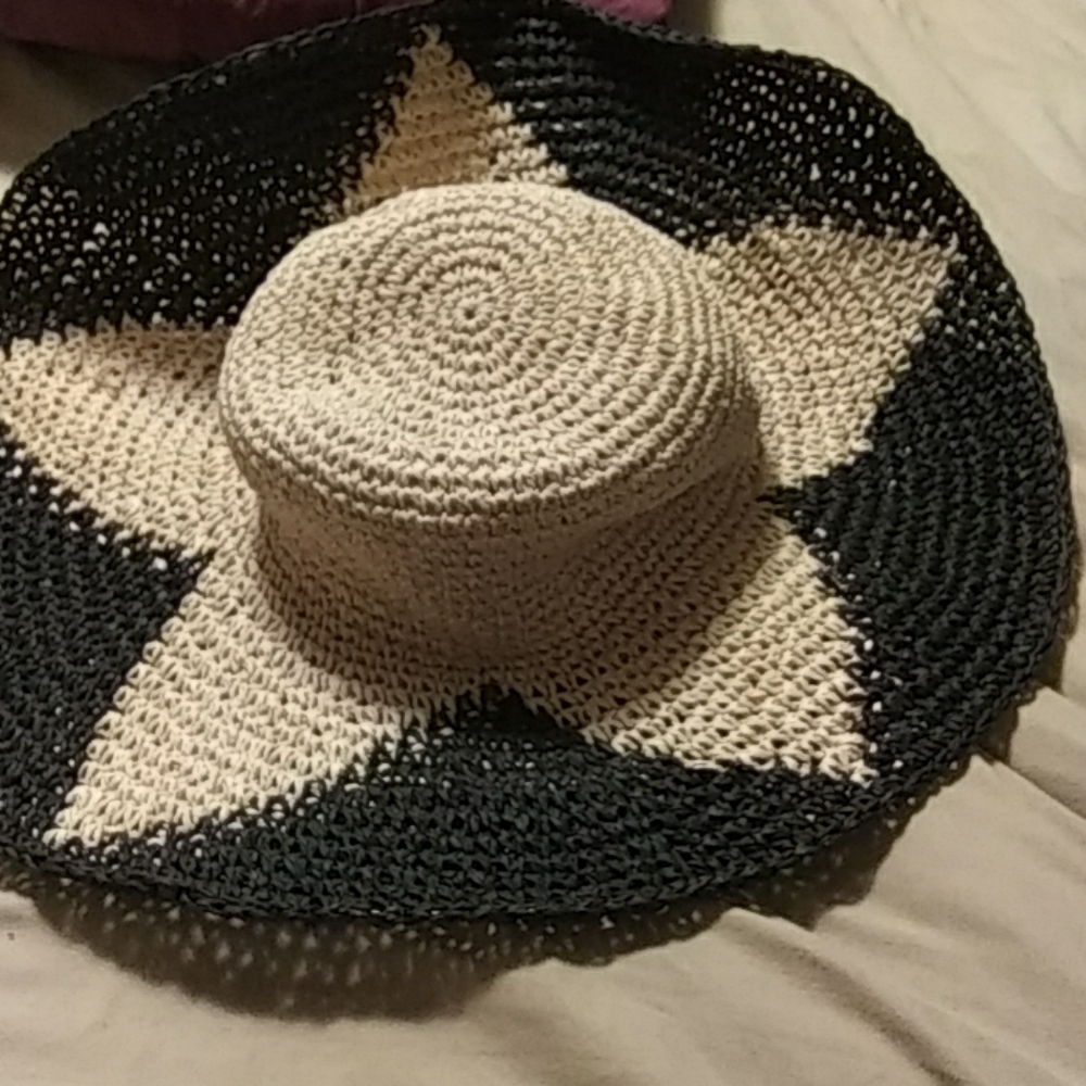 Hat. - Picture 3 of 4